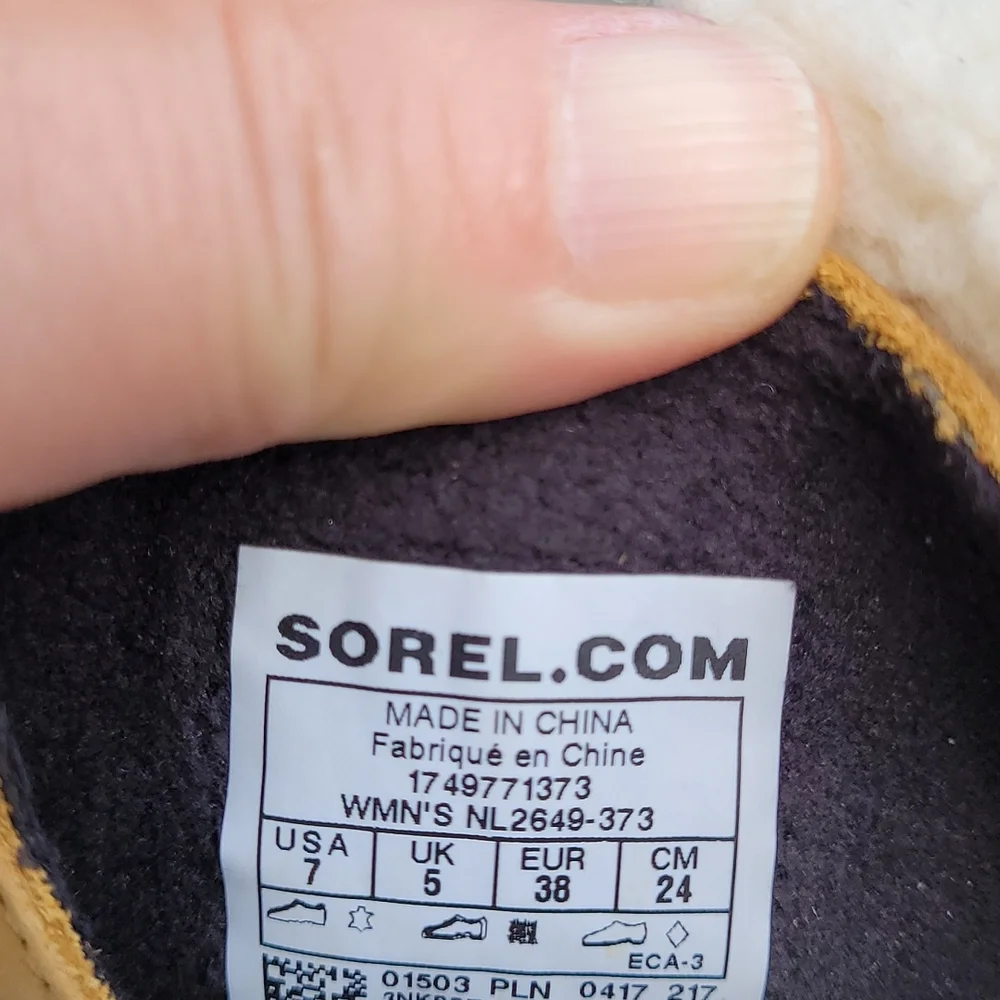 Sorel caribou slim boots